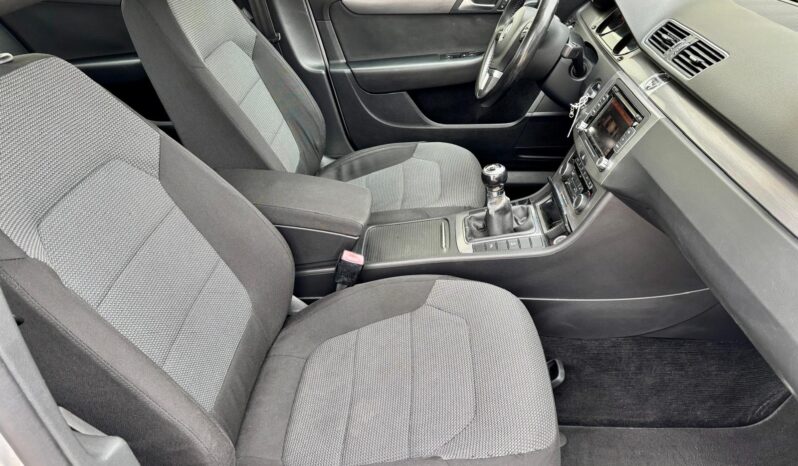 VW Passat 1.6 Diesel – Confortline Business – Sedan full
